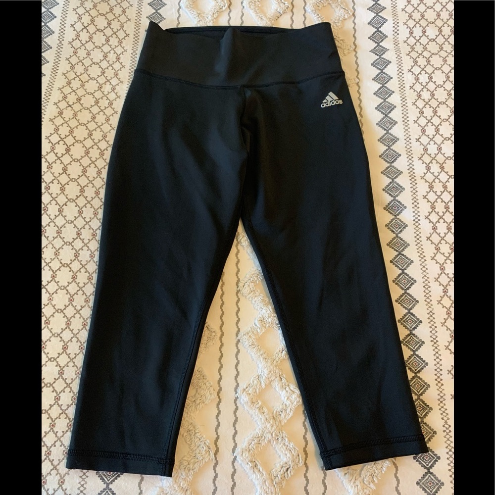 Adidas cropped Womens size small leggings